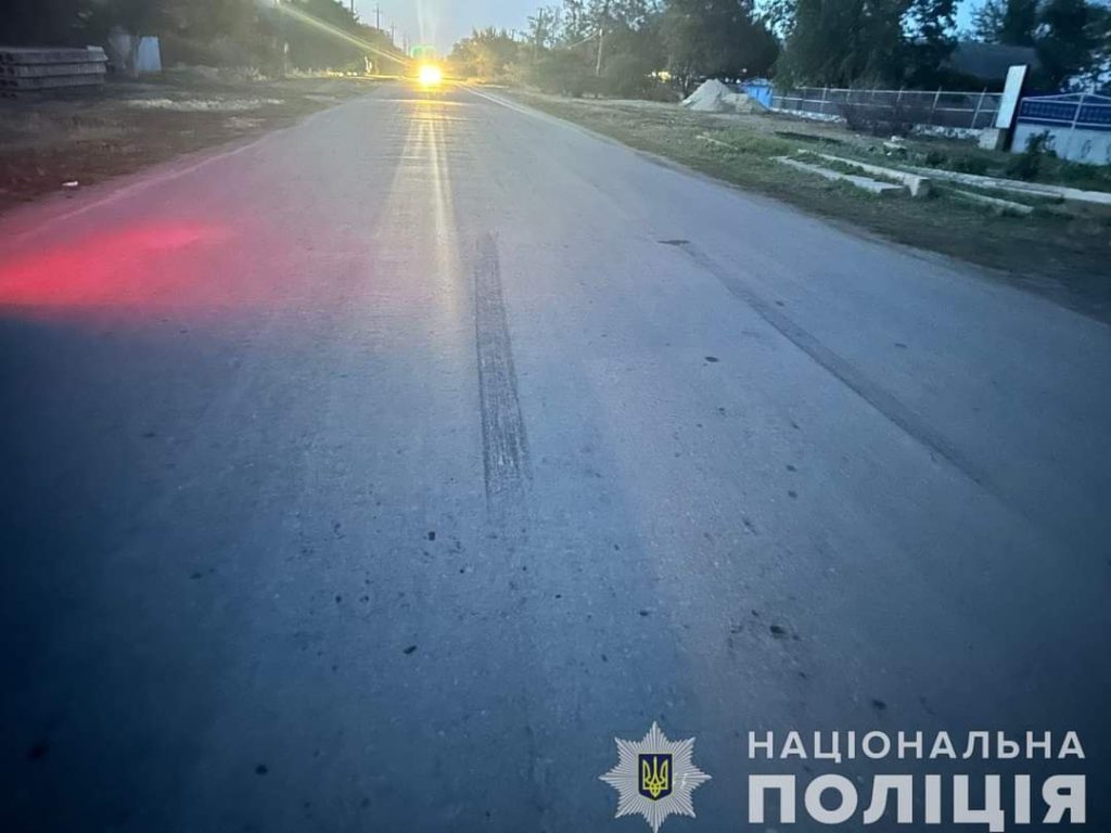 На Миколаївщині автівка, за кермом якої був п‘яний водій, наїхала на жінку, яка просто сиділа на лавці під своїм будинком (ФОТО) 6