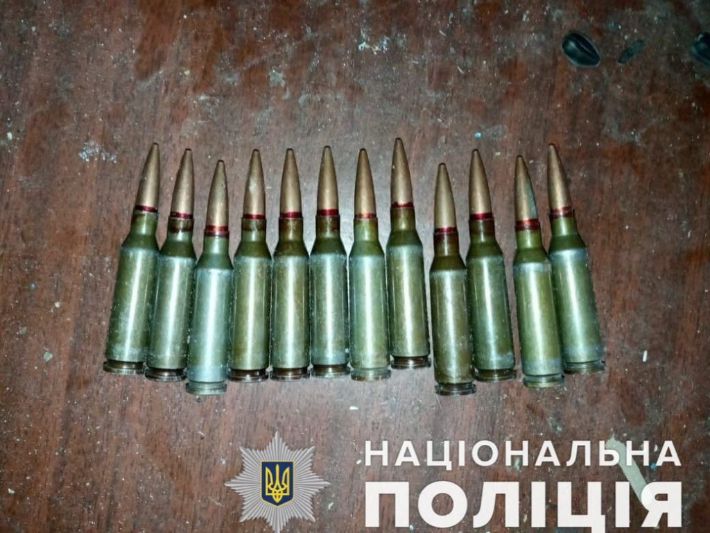 На Миколаївщині поліцейський офіцер громади викрив чоловіка на незаконному зберіганні зброї та канабісу (ФОТО) 6