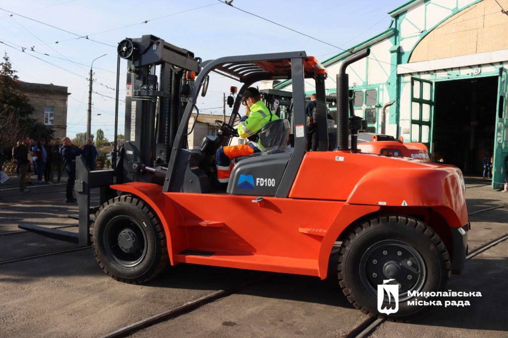 «Миколаївелектротранс» отримав два сучасні автонавантажувачі від UNOPS (ФОТО) 6