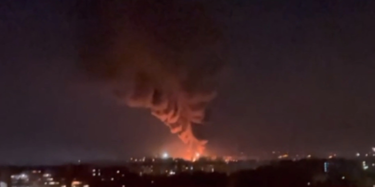 В Донецьку палають цистерни з пальним (ВІДЕО)