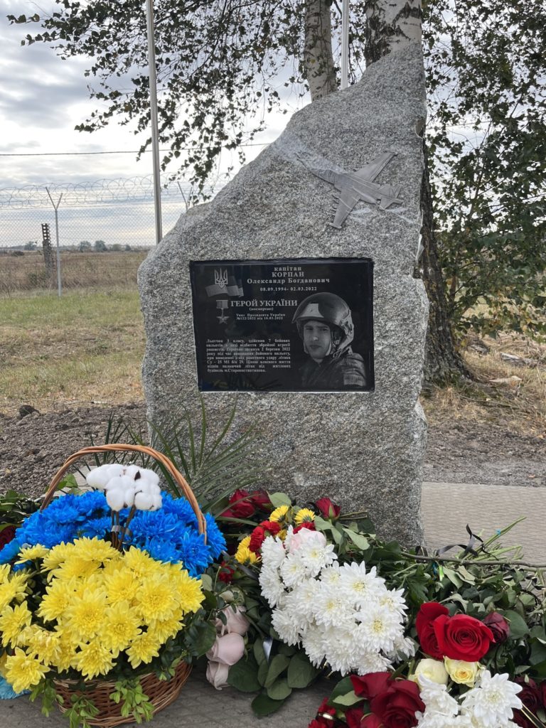 Поблизу Старокостянтиніва відкрили пам’ятник льотчику миколаївської бригади (ФОТО) 4