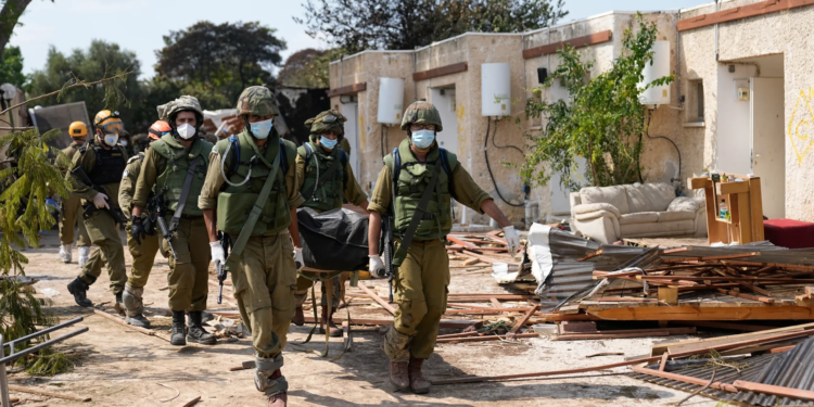 “Вони з машин у дворах діставали запасне колесо, підпалювали і вкочували в будинок – людей спалили живцем”, – врятовані про атаку ХАМАС (ФОТО)