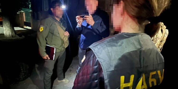 Мера Сум взяли на хабарі в 2,1 млн.грн. разом з місцевим “корєнєвим”. За що (ФОТО)