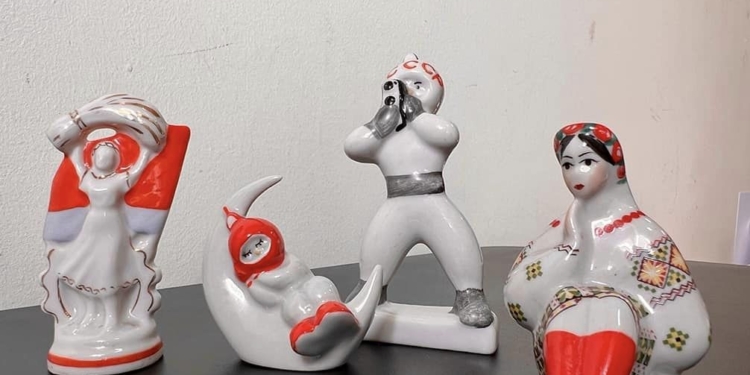 Із Запоріжжя в США намагались переправити цінні документи і порцелянові скульптурки (ФОТО)