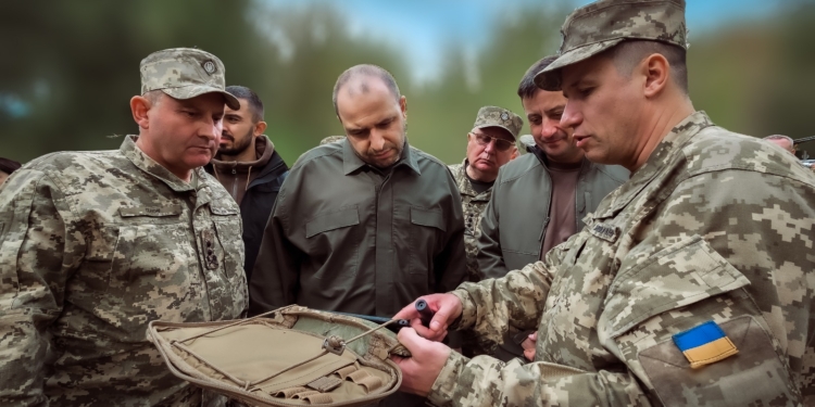 Міністр оборони України особисто ознайомився з напрацюваннями в області оснащення мобільних вогневих груп