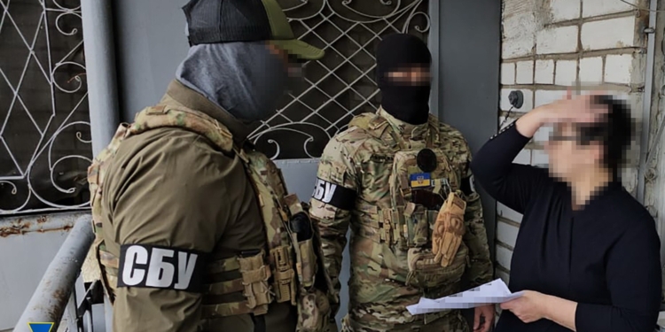 СБУ затримала коригувальницю в Херсоні (ФОТО)