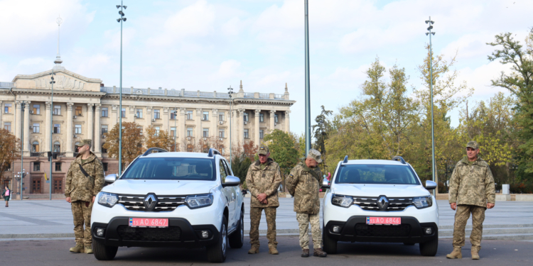 Миколаїв передав військовим ще 2 автівки (ФОТО)