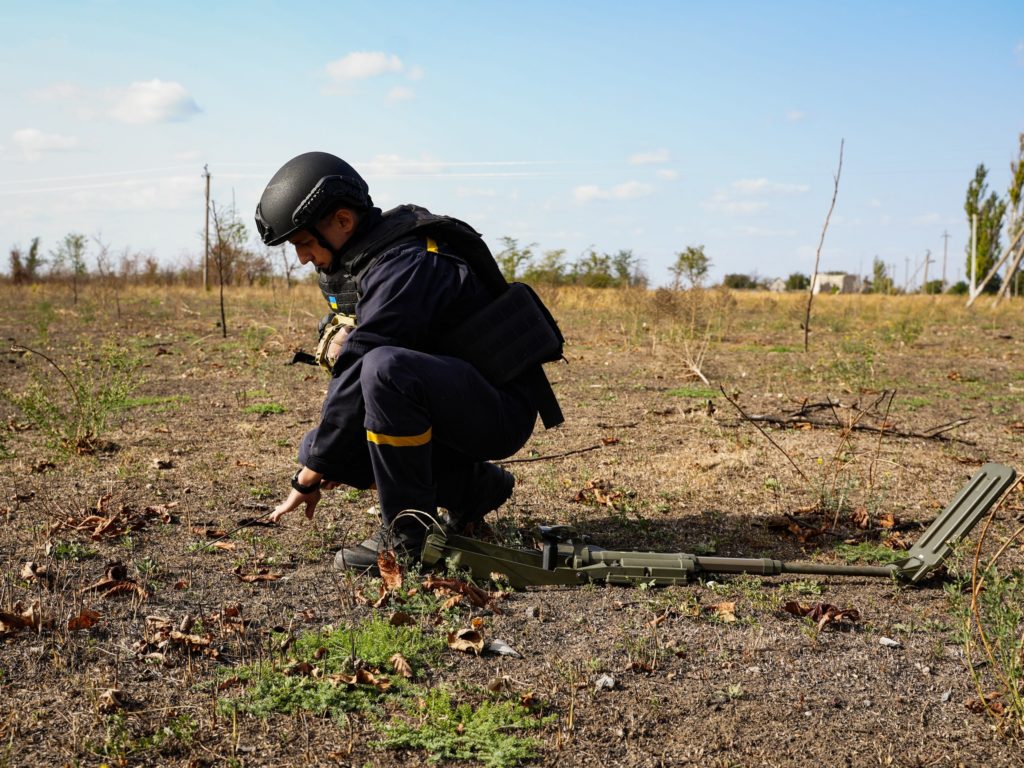 Розмінування Миколаївщини: піротехніки ДСНС вже знищили майже 20 тисяч російських боєприпасів, зокрема 57 авіабомб (ФОТО, ВІДЕО) 8