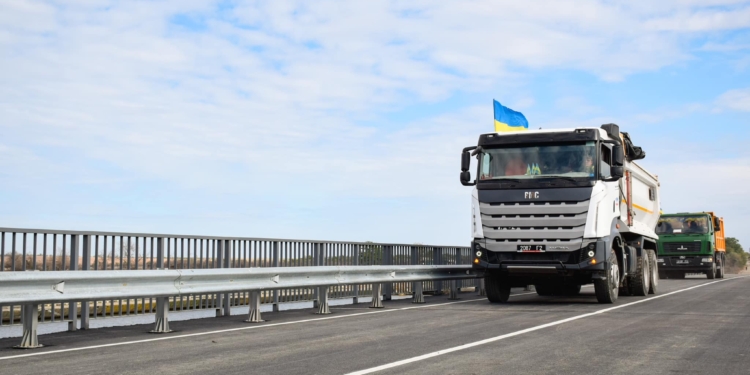 Понад 80 метрів: на Миколаївщині відновлено ще один міст, зруйнований під час повномасштабної війни (ФОТО, ВІДЕО)