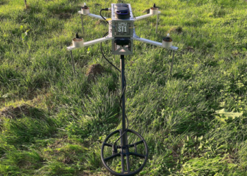 Швидше за людей та значно безпечніше: в Україні створили та вже тестують дрон для пошуку мін