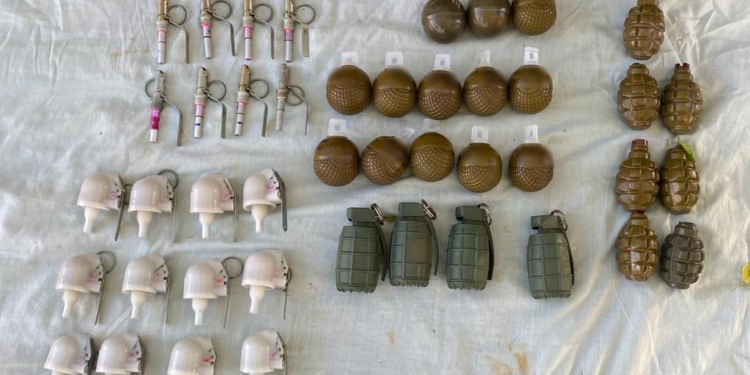 Патрони, гранати, гранатомет і дещо ще: у Миколаєві поліція викрила чоловіка у зберіганні зброї та боєприпасів (ФОТО)