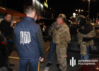 У Дніпрі затримали лейтенанта ЗСУ – вимагав у підлеглих відкати за нарахування бойових – по 150 тис.грн. з кожного (ФОТО, ВІДЕО)