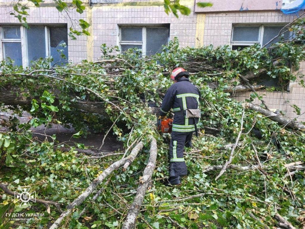 Внаслідок негоди в Україні загинуло 3 людини і 10 було поранено (ФОТО) 16