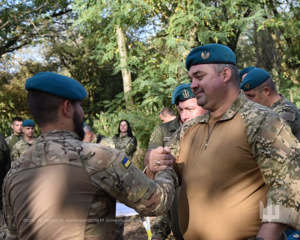 Миколаївських морпіхів прибуло – новачки склали Клятву морського піхотинця і отримали штормові берети (ФОТО) 18