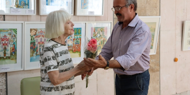 Казкова художниця: у Миколаєві відкрили виставку Ольги Лебідь (ФОТО)