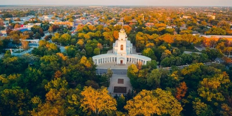 Окупанти вдарили по порту Ізмаїла, пором на Румунію тимчасово не працює (ФОТО)