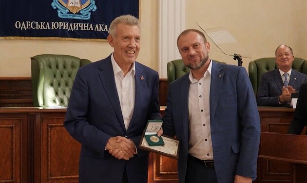 Директор Одеського управління НАБУ побував на “вечірці” у Ківалова, який проходить у справі НАБУ. Його відсторонили