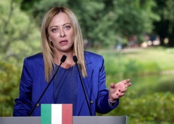 Прем’єрка Італії Мелоні розійшлася з своїм чоловіком-телеведучим – через етику і естетику (ФОТО)