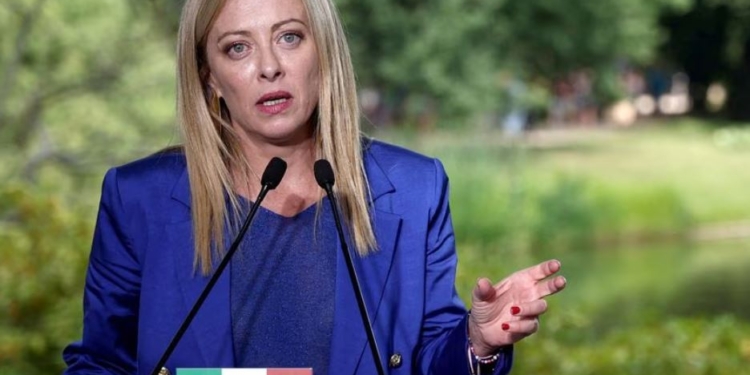 Прем’єрка Італії Мелоні розійшлася з своїм чоловіком-телеведучим – через етику і естетику (ФОТО)