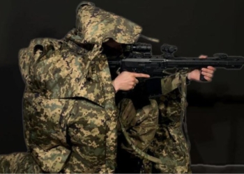 В Україні створили плащ-невидимку для військових – ховає від тепловізорів (ФОТО, ВІДЕО)