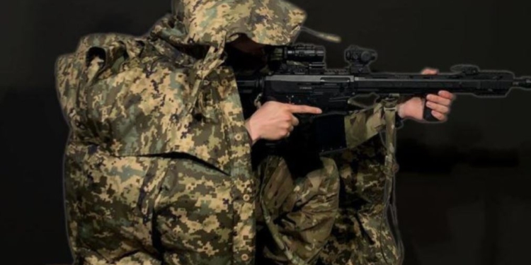 В Україні створили плащ-невидимку для військових – ховає від тепловізорів (ФОТО, ВІДЕО)