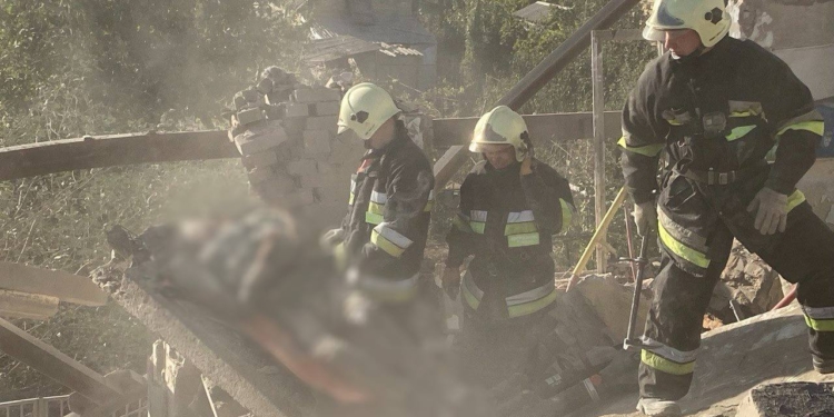 В Нікополі в зруйнованій гімназії 4 загиблих – розбір завалів завершено