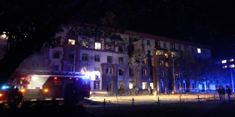 Вночі ворог наніс 6 ракетних ударів по Запоріжжю, зруйнований житловий будинок, є загиблі та поранені (ФОТО, ВІДЕО)