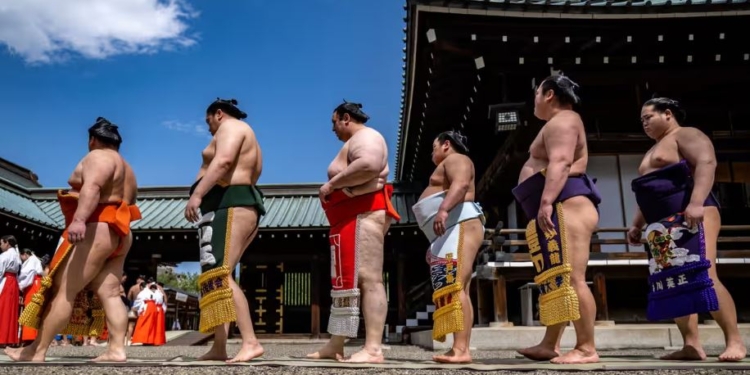 У Японії літак не зміг підняти команду сумоїстів – довелося призначати додатковий рейс (ФОТО)