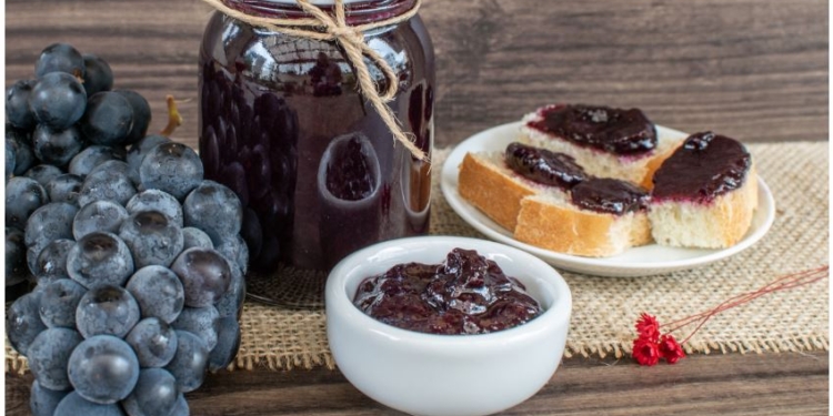 Ще є час зварити варення – густе, з винограду, на зиму