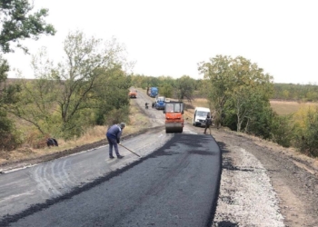 Ремонт місцевих доріг Миколаївщини: минулого тижня дорожники працювали на 6 автодорогах (ФОТО)