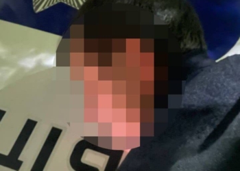 У Миколаєві патрульні затримали чоловіка, який проник в чужу автівку (ФОТО)