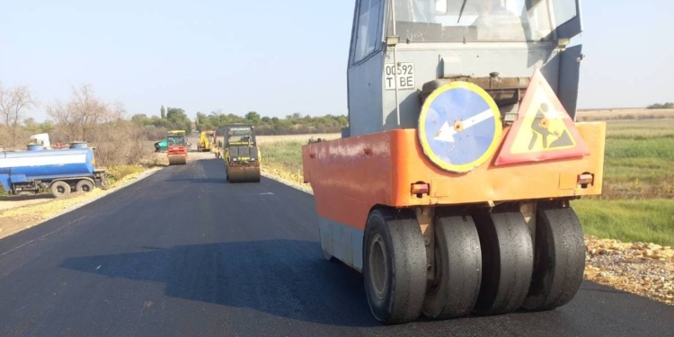 Минулого тижня ремонтні роботи велись на ділянках 8 місцевих автодоріг Миколаївщини: де саме (ФОТО)