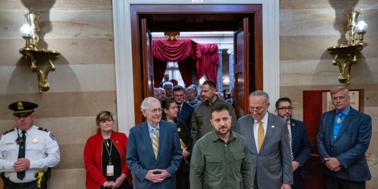 Як Зеленський бореться за те, щоб Україна продовжувала боротися, – журнал Time