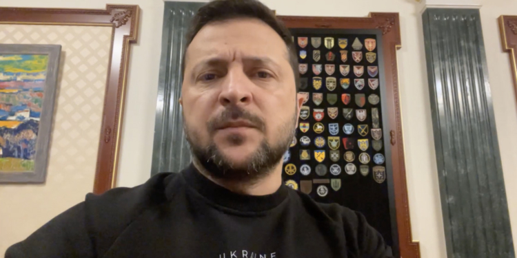 «Щоразу, коли бачусь з нашими воїнами, я бачу готовність не просто захищати Україну, а перемагати в цій війні» – звернення Зеленського (ВІДЕО)