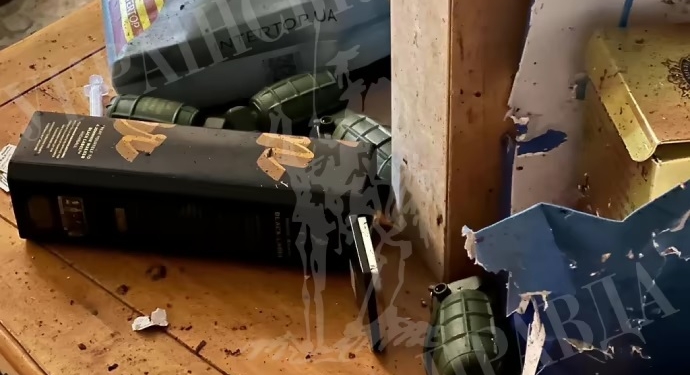 Чарки були у вигляді гранат: як виглядав смертоносний подарунок помічнику Залужного – ЗМІ (ФОТО)