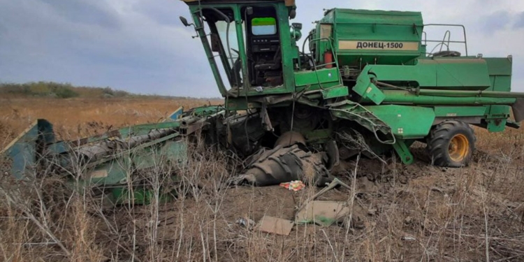 На Миколаївщині внаслідок підриву комбайна на невідомому боєприпасі травмовано двох чоловіків