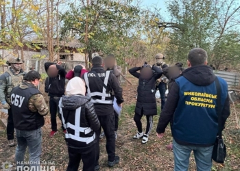На Миколаївщині поліцейські затримали угрупування, яке виготовляло та збувало психотропи (ФОТО)
