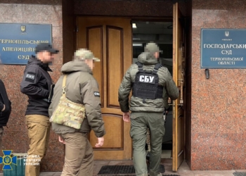 Депутат Тернопільської райради та його адвокат вимагали 300 тис. дол. за вирішення земельного питання (ФОТО)