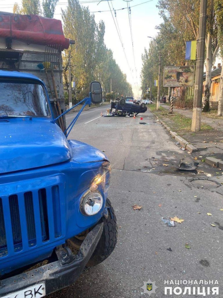 У Миколаєві зіткнулись два автомобілі - травмувалися двоє людей (ФОТО) 1