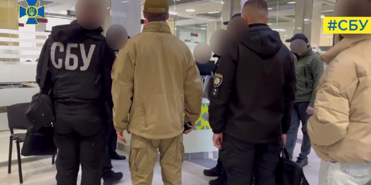 СБУ провела обшуки в Ужгородській міськраді щодо відпочинку депутатів за кордоном під виглядом «відряджень» (ВІДЕО)