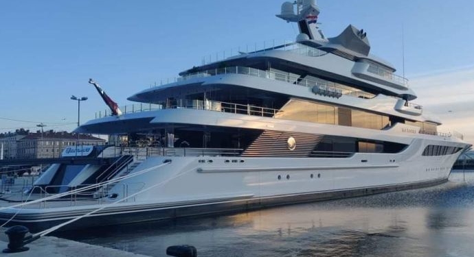 Тепер АРМА зможе розпочати процедуру продажу 92-метрової яхти Royal Romance сім’ї Віктора Медведчука – КМУ прийняв відповідний документ