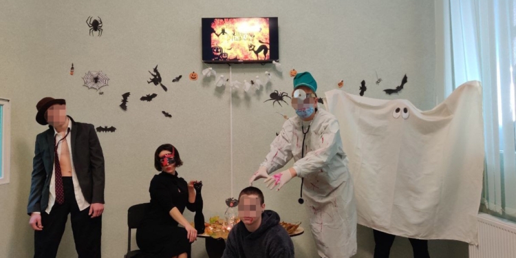 У Миколаївському СІЗО провели майстер-клас «Костюм до Гелловіна» для неповнолітніх ув’язнених (ФОТО)