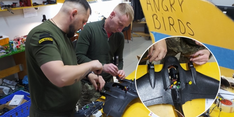 Миколаївські «Злі птахи» вже відправили на фронт близько 200 дронів, надрукованих на 3D-принтерах (ВІДЕО)