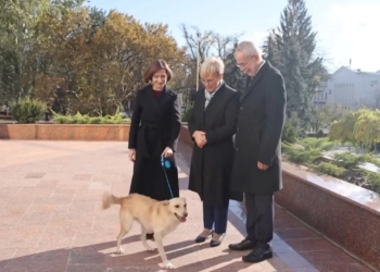 Пес президентки Молдови вкусив президента Австрії (ВІДЕО)