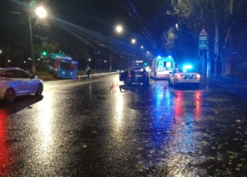 У Миколаєві ускладнений рух в напрямку мкр «Північний» через ранкову ДТП з тролейбусом (ФОТО)