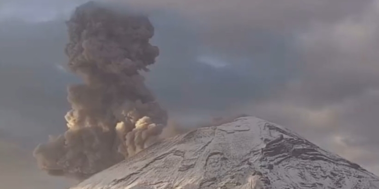 У Мексиці прокинувся один із найбільших вулканів світу Попокатепетль