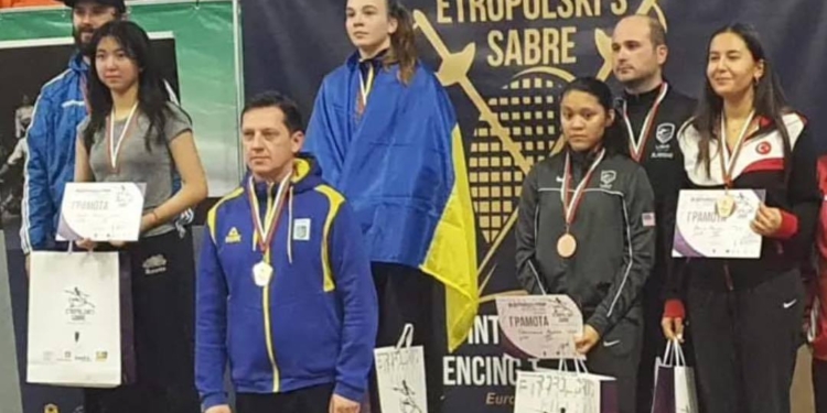 Юна шаблістка з Миколаєва здобула «золото» Етапу кадетського циклу в болгарській Софії