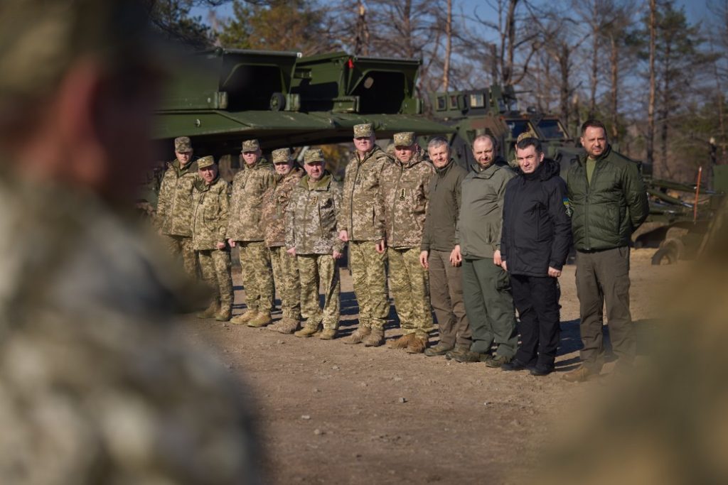 З нагоди Дня ракетних військ і артилерії та Дня інженерних військ Володимир Зеленський вручив державні нагороди захисникам України (ФОТО, ВІДЕО) 8