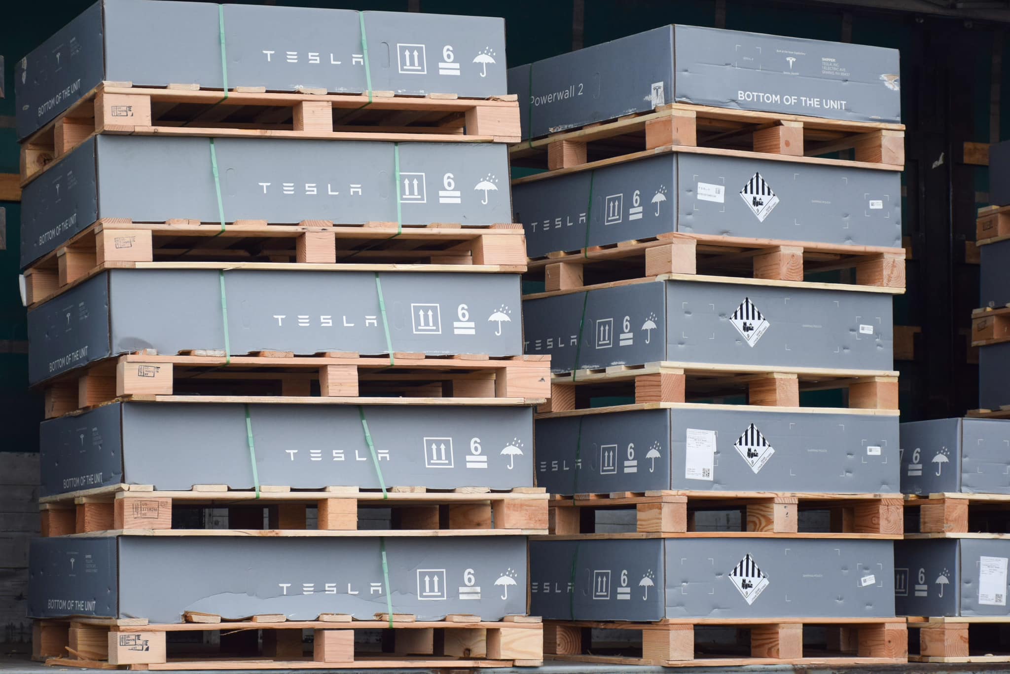 Живлення під час знеструмлень: 5 прифронтових областей отримали 326 Tesla Powerwall, з них 74 приїхали на Миколаївщину (ВІДЕО, ФОТО)