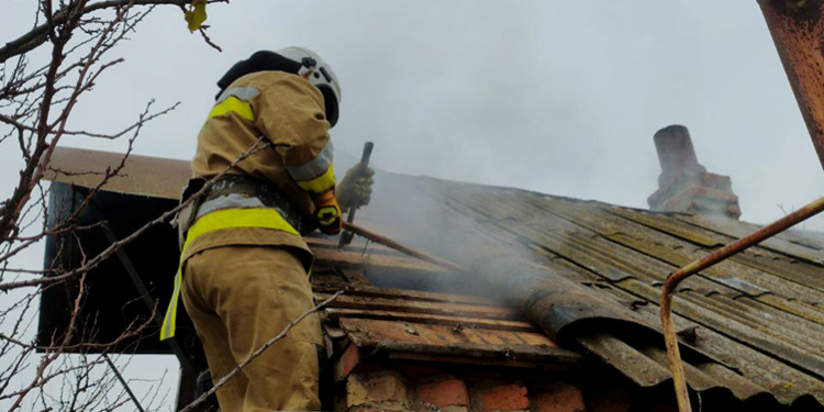 У Миколаєві на пожежі врятували 85-річного чоловіка – він зараз в лікарні (ФОТО)